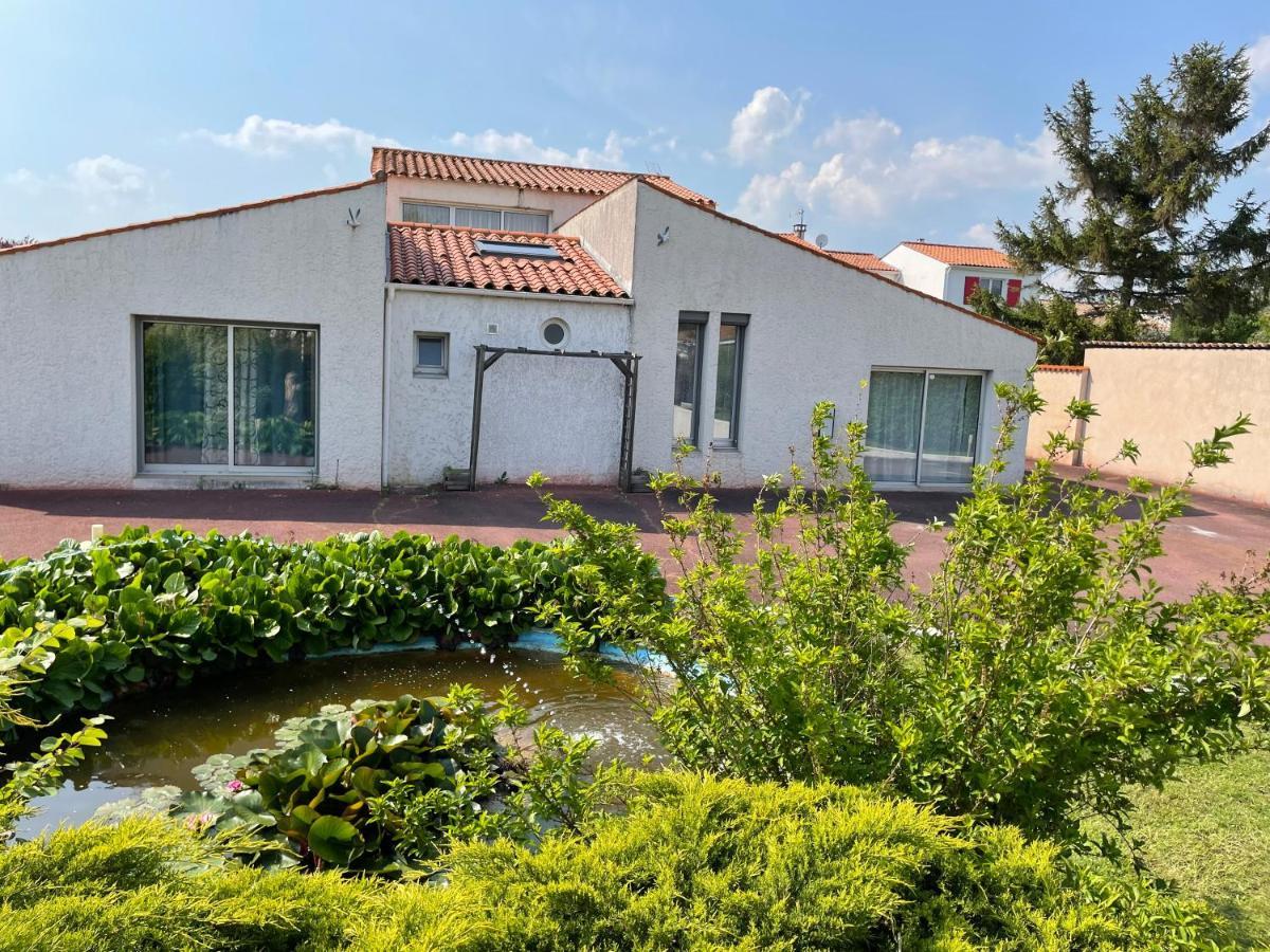 Les Pertuis Rochelais Bed and Breakfast Périgny Buitenkant foto